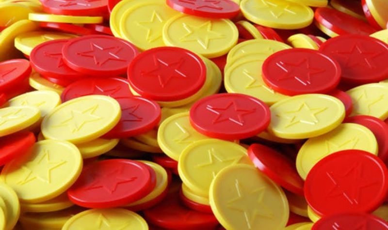 Graverte promo sjetonger av resirkulert plast 500stk