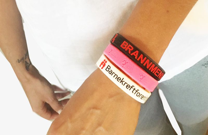 Armbånd silikon med trykk 100stk